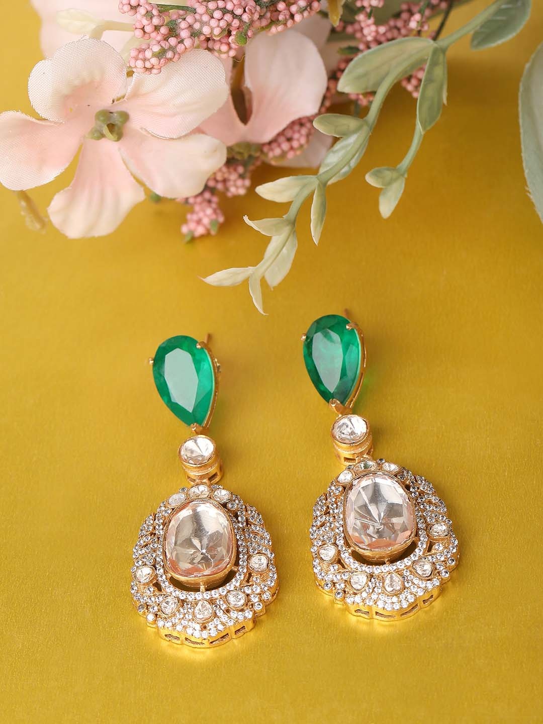 

AURAA TRENDS Gold-Plated Contemporary Drop Earrings