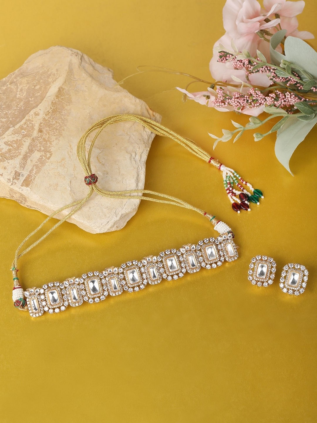 

AURAA TRENDS Gold-Plated Stone-Studded Beaded Jewellery Set