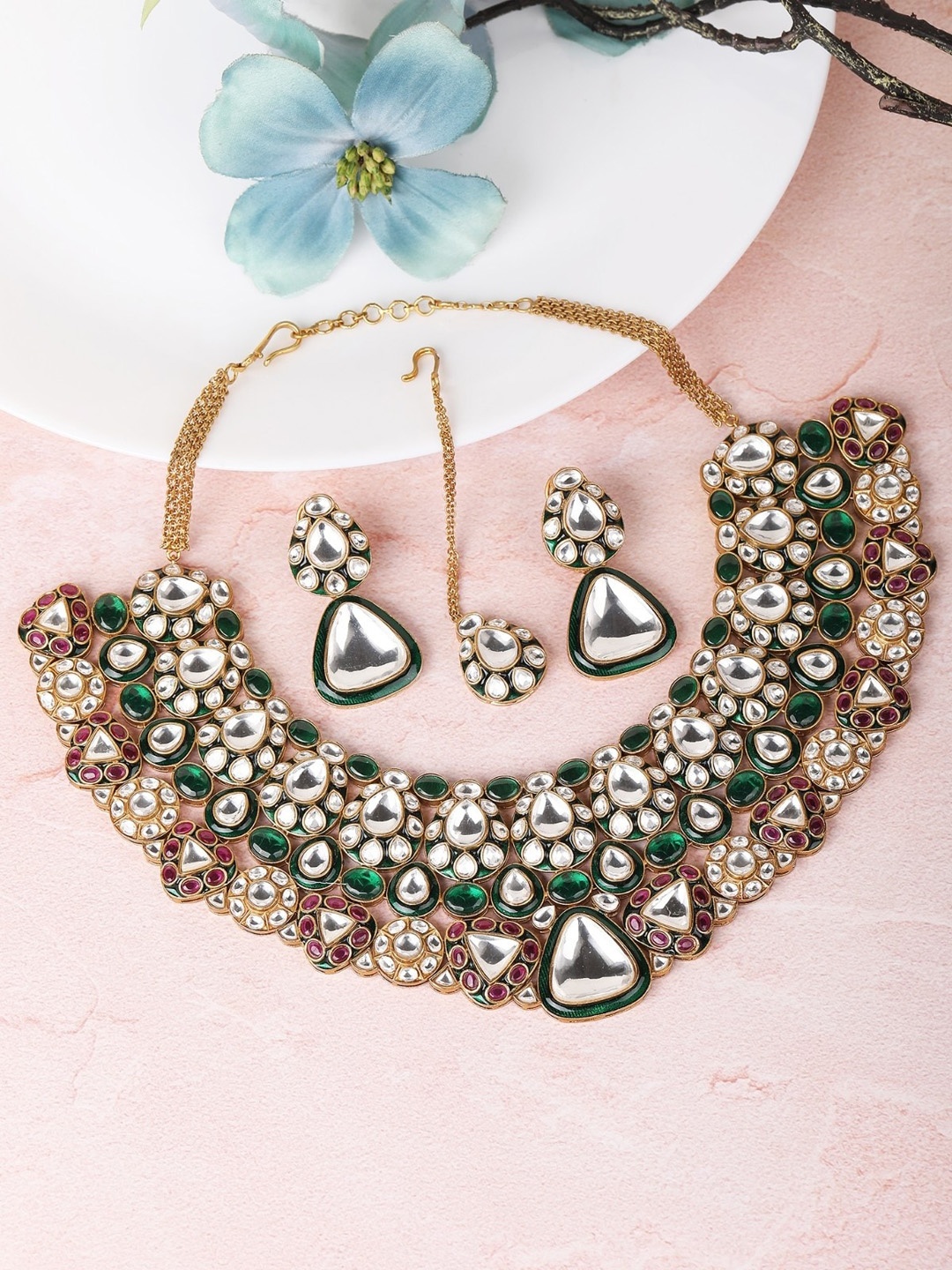 

AURAA TRENDS Kundan Stones Studded & Pearls Beaded Jewellery Set, Gold