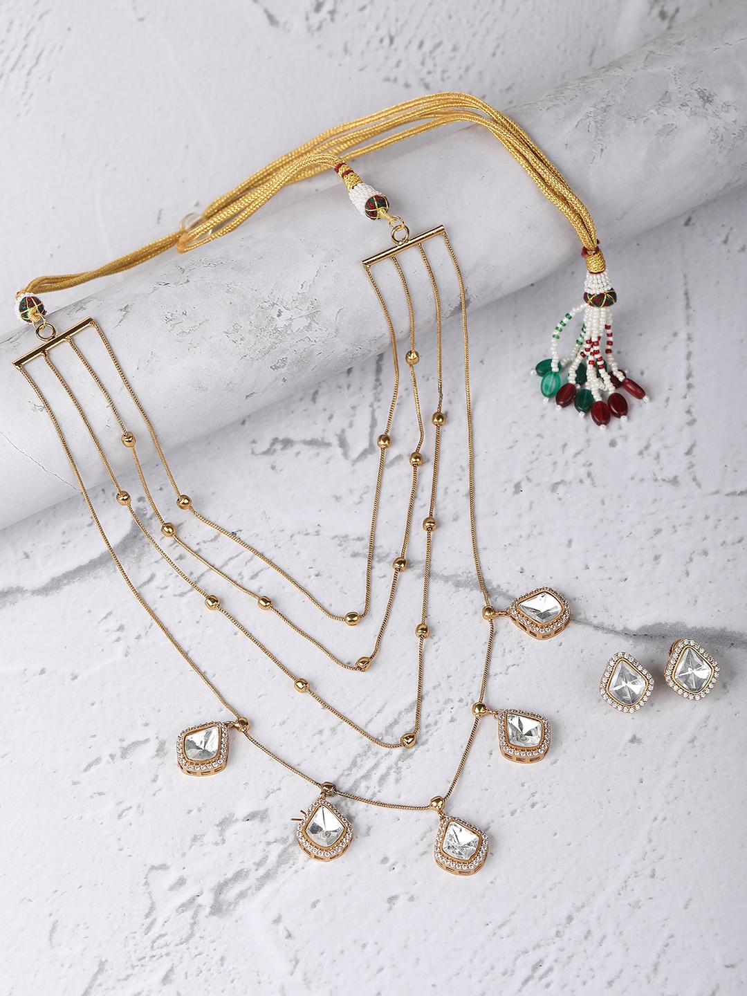 

AURAA TRENDS Gold-Plated Kundan-Studded & Beaded Jewellery Set