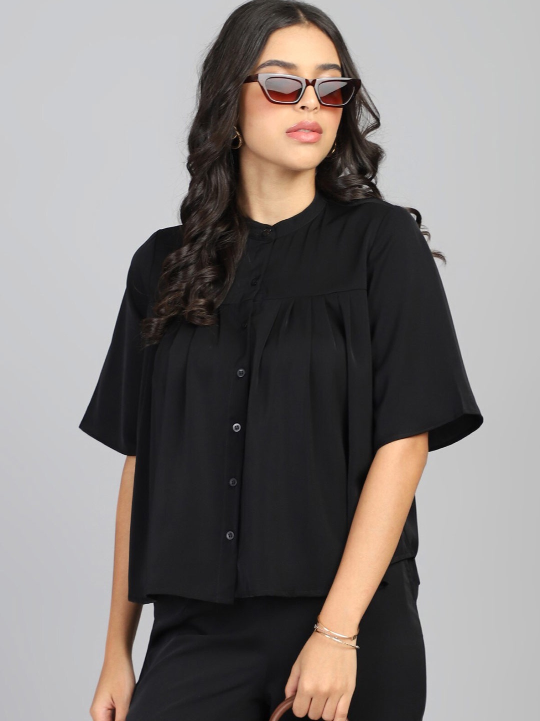 

FITHUB Mandarin Collar Short Shirt Style Top, Black