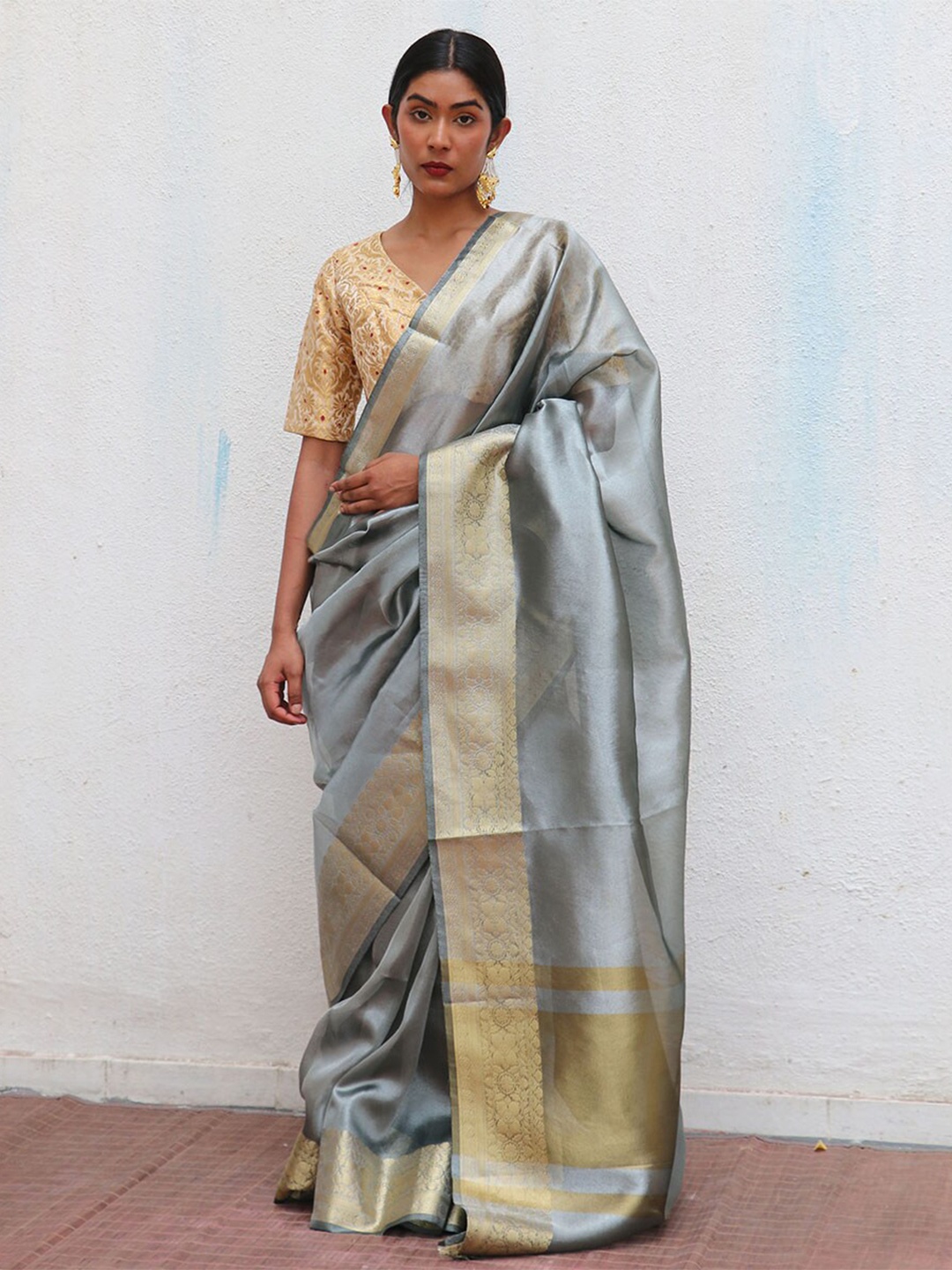 

Chidiyaa Woven Design Tissue Saree, Grey