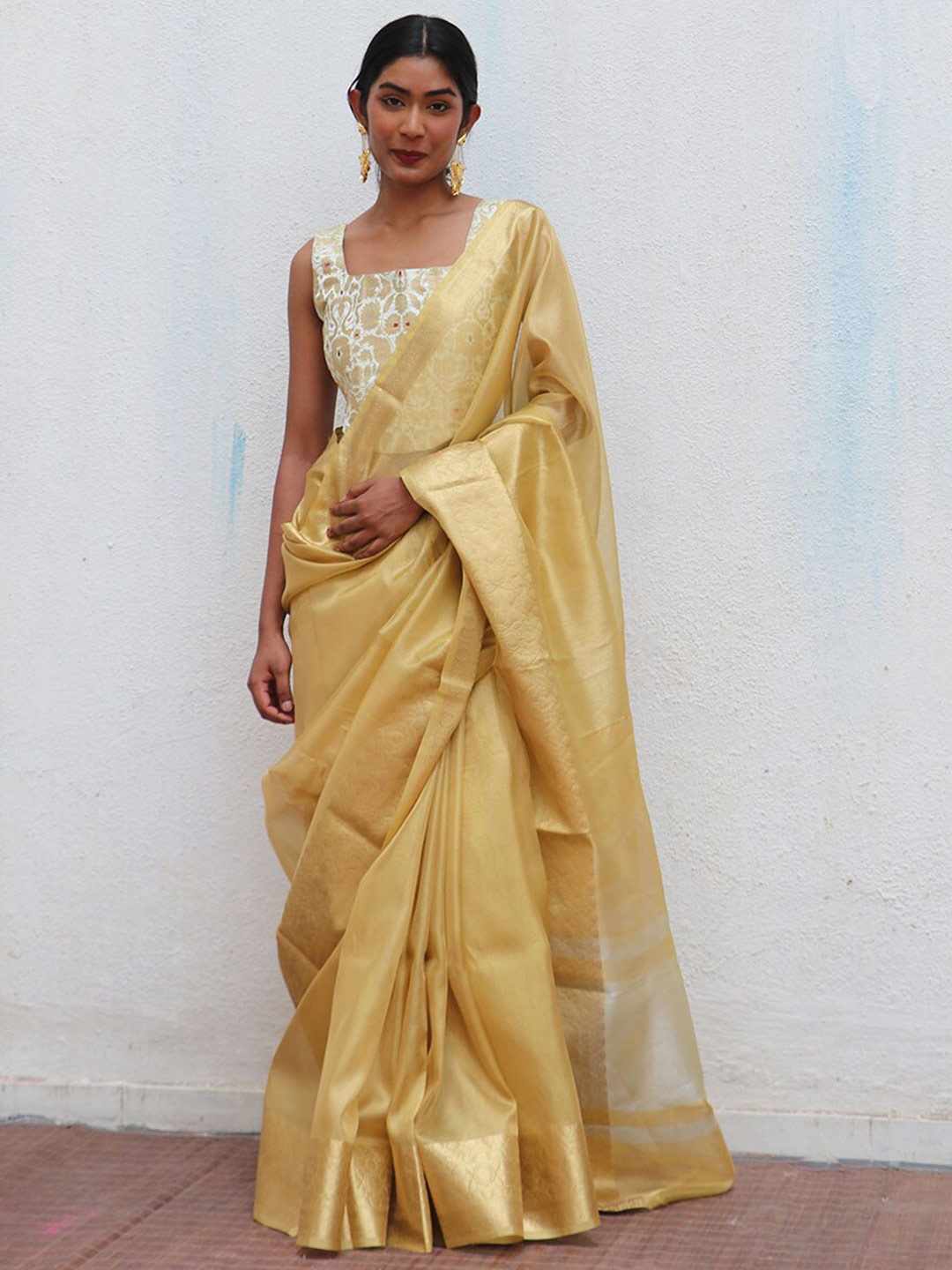 

Chidiyaa Zari Tissue Saree, Gold