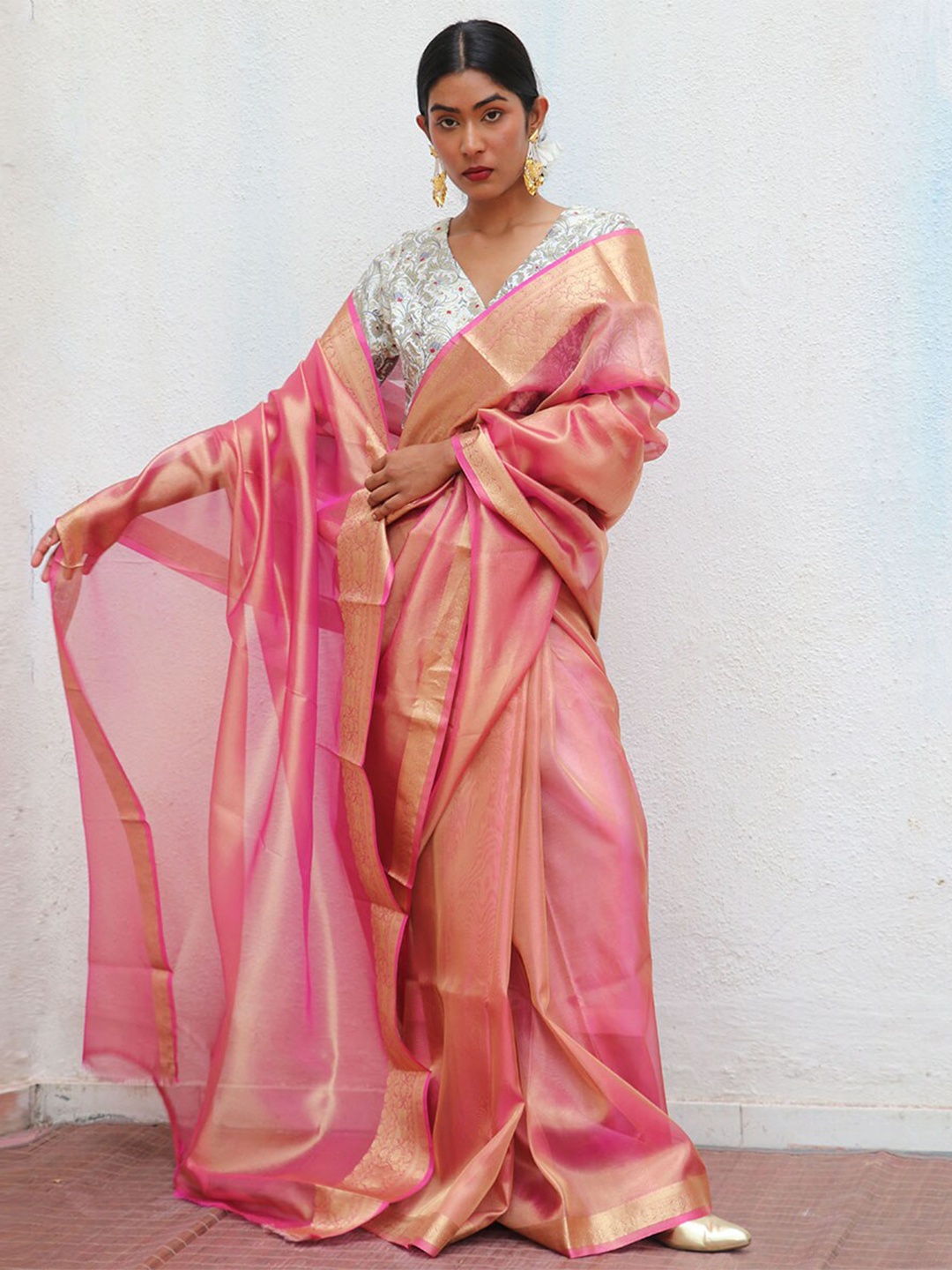 

Chidiyaa Woven Design Zari Tissue Saree, Pink