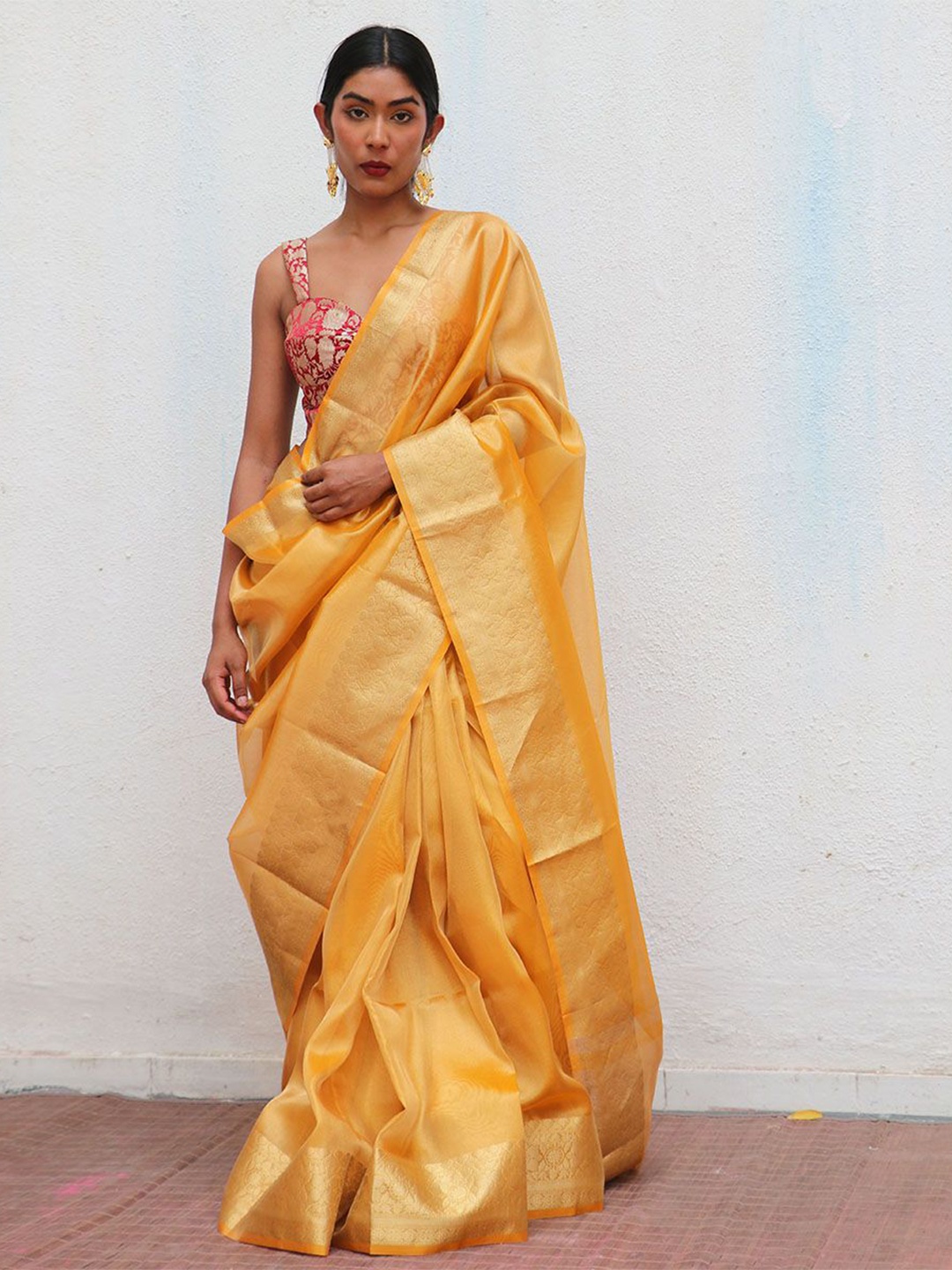 

Chidiyaa Woven Design Zari Tissue Saree, Yellow