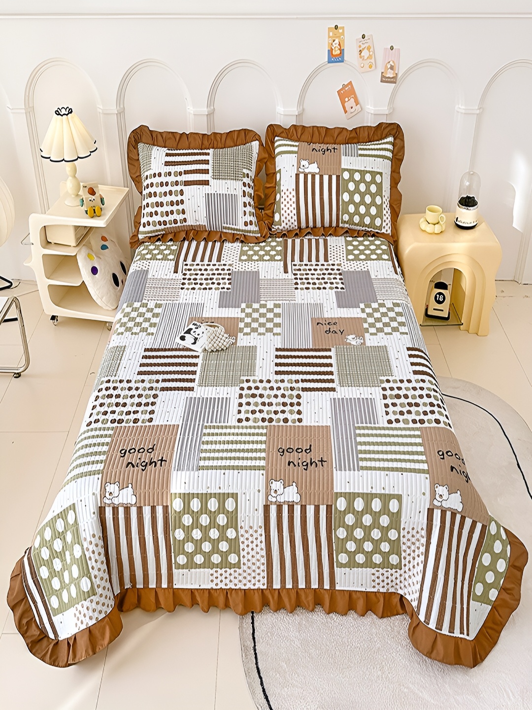 

JC HOME White & Brown Printed 162 TC Double King Bed Cover With 2 Pillow Covers