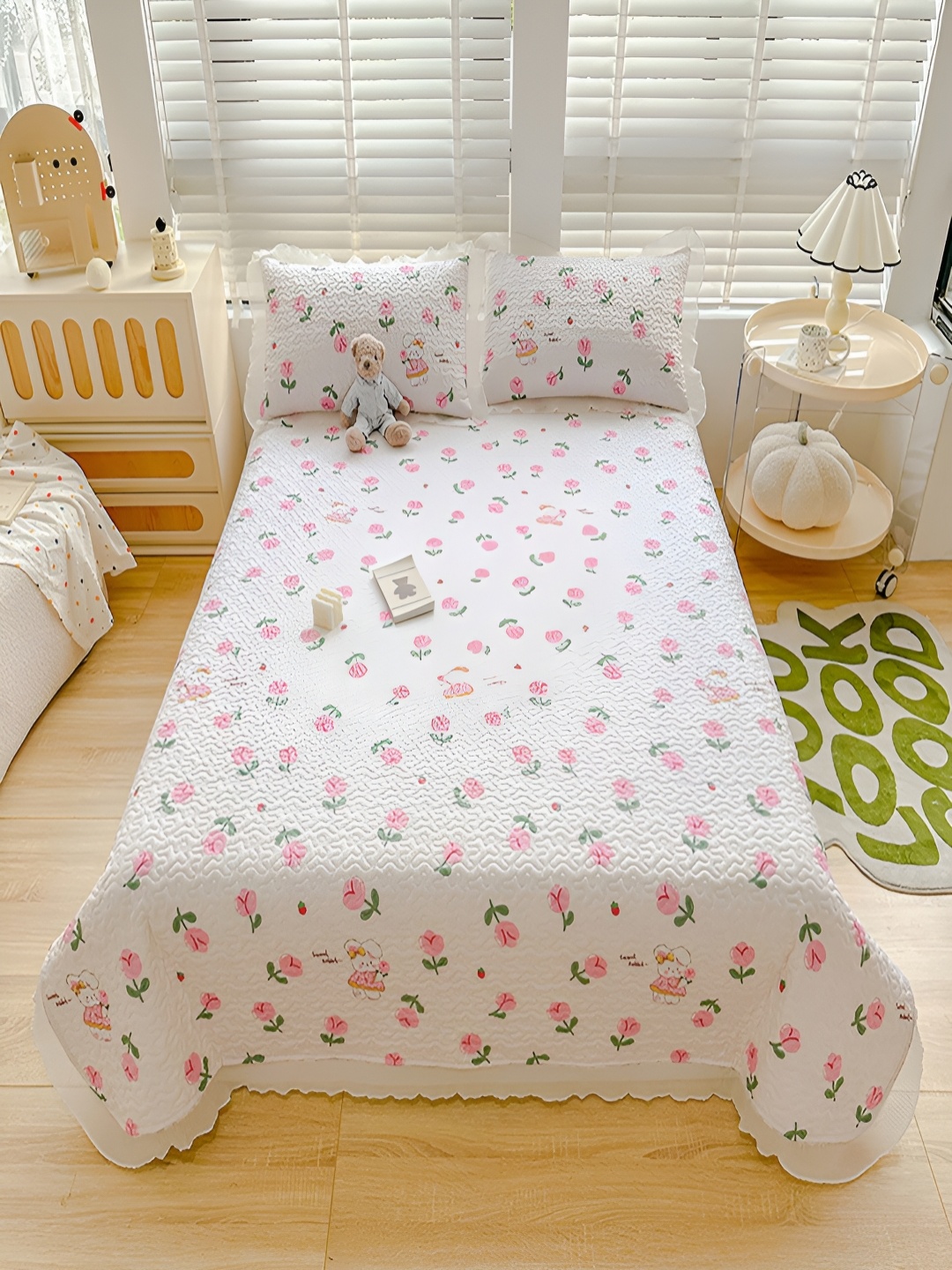 

JC HOME White & Pink Printed 128 TC Double Queen Bed Cover With 2 Pillow Covers