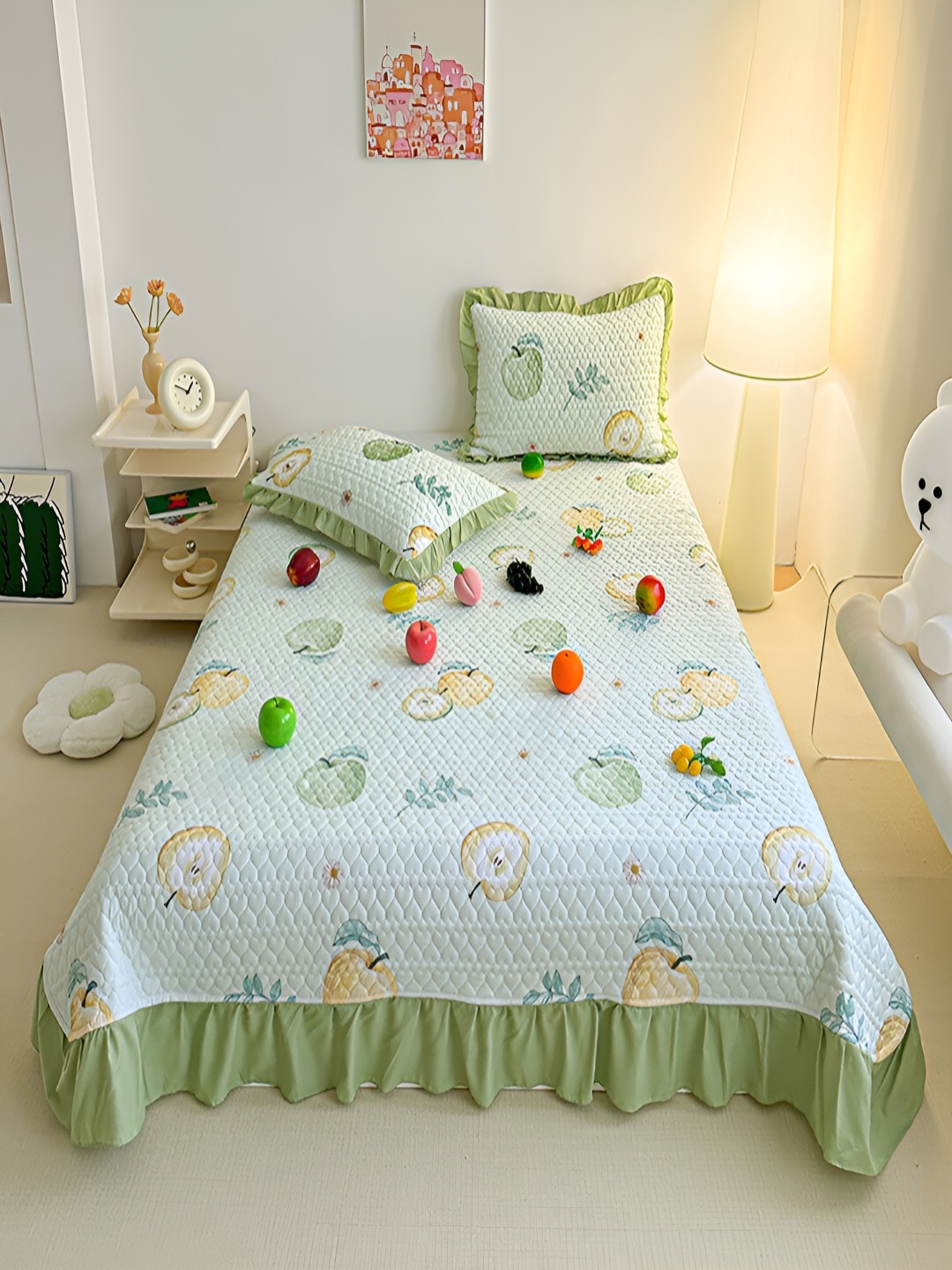 

JC HOME White & Green Conversational 162 TC Double Queen Bed Cover With 2 Pillow Covers