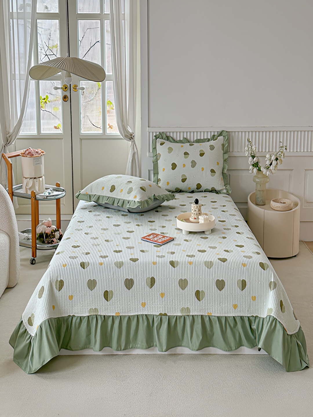 

JC HOME White & Green Conversational 162 TC Double Superking Bed Cover & 2 Pillow Covers