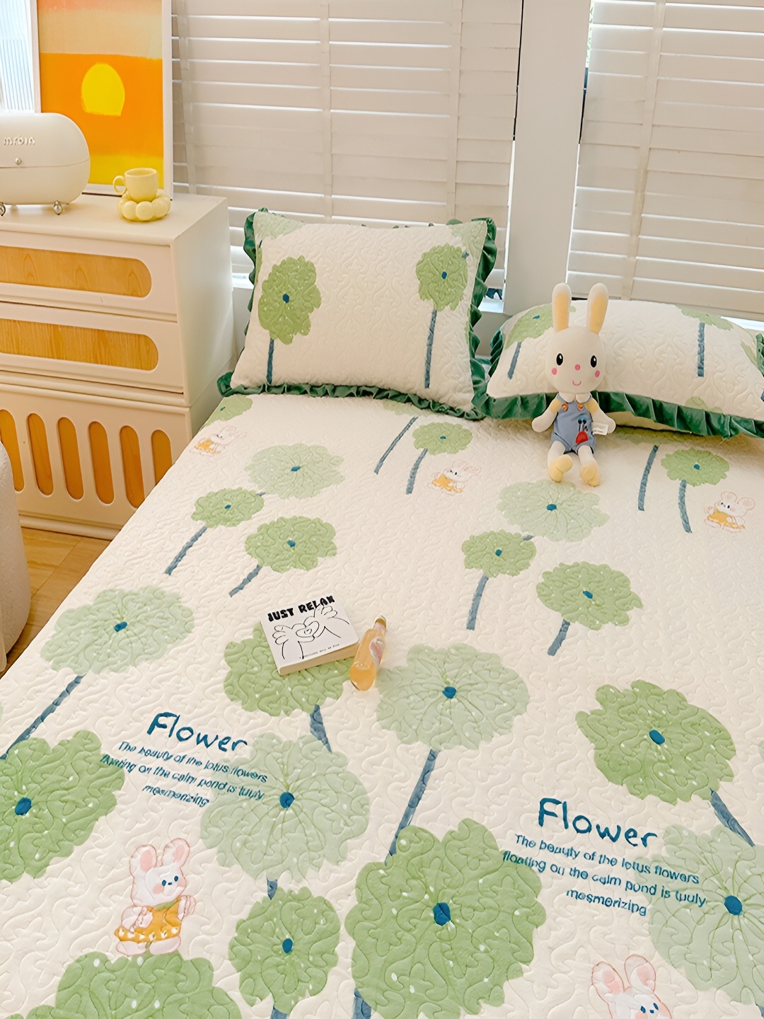 

JC HOME White & Green Printed 162 TC Double King Bed Cover With 2 Pillow Covers
