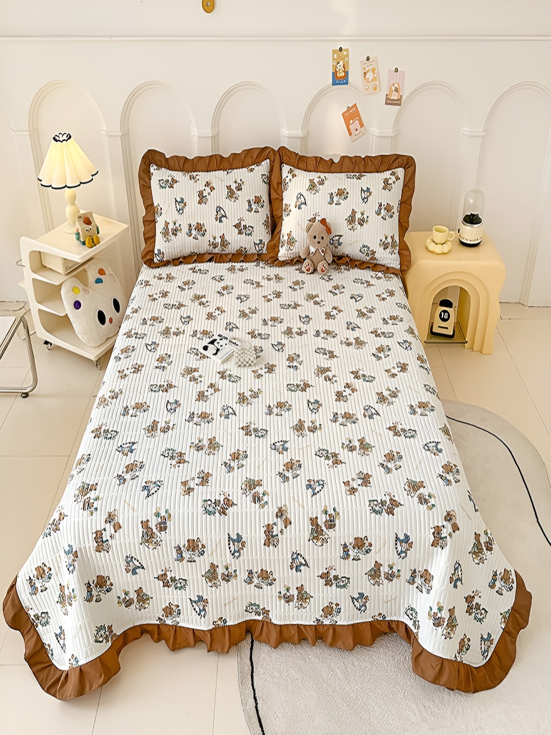 

JC HOME Brown & White Conversational 162 TC Double King Bed Cover With 2 Pillow Covers