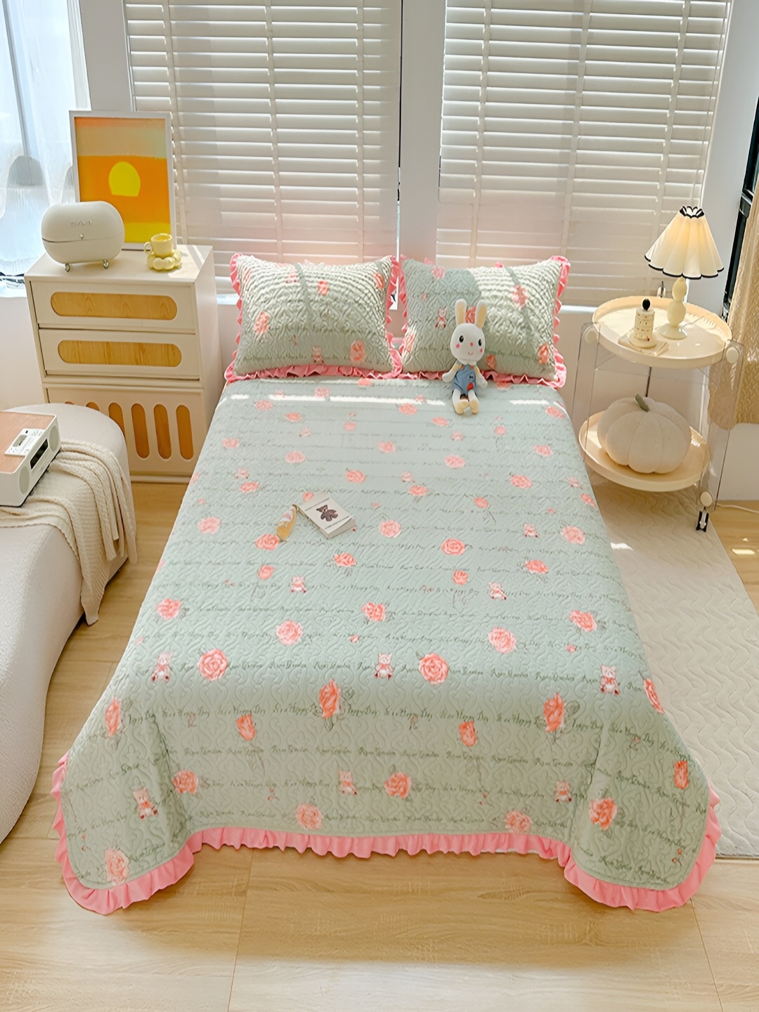 

JC HOME Sea Green & Peach Printed 162TC Double Queen Bed Cover With 2 Pillow Covers