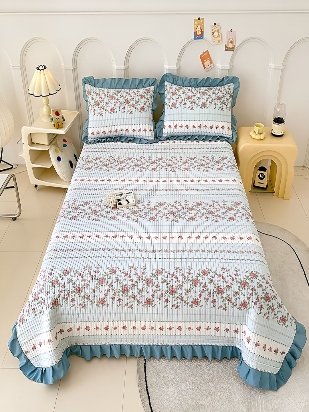 

JC HOME White & Blue Floral Printed 162 TC Double King Bed Cover & 2 Pillow Covers