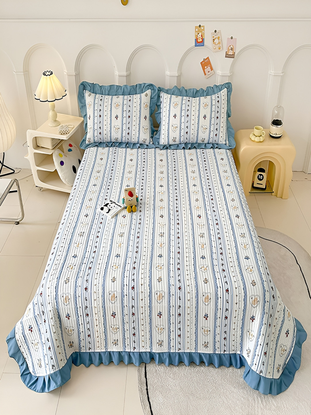 

JC HOME Blue & White Floral 162 TC Double Queen Bed Cover With 2 Pillow Covers