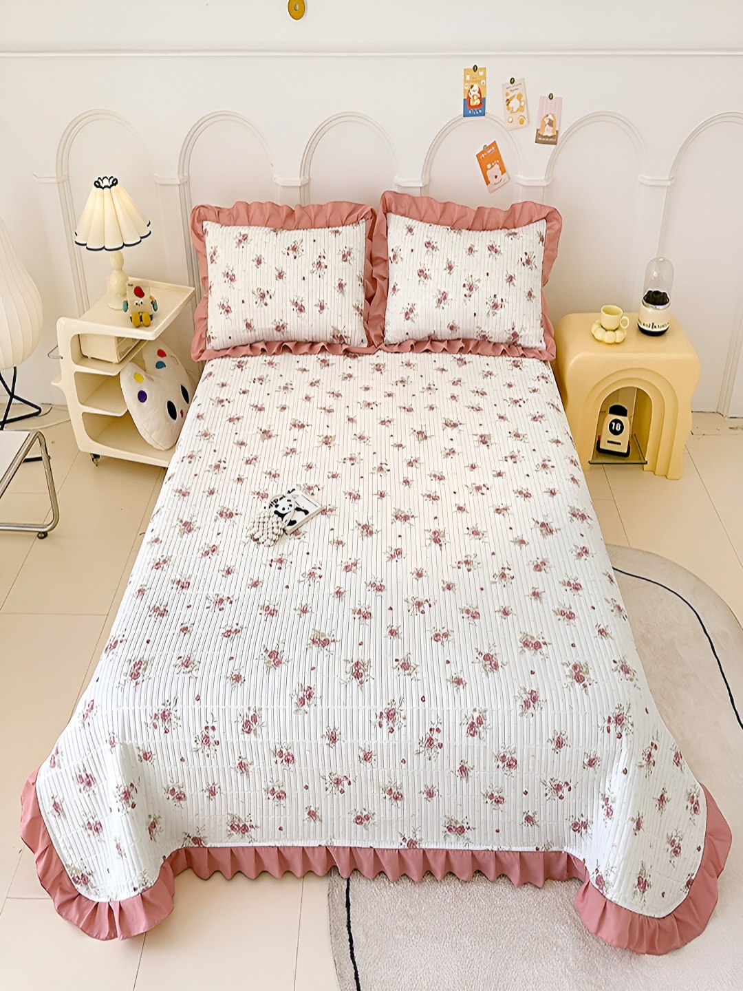 

JC HOME White & Pink Printed 162TC Double King- Queen Bed Cover With 2 Pillow Covers