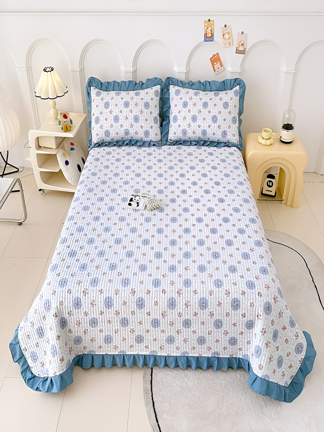 

JC HOME White & Blue Floral Printed 162 TC Double Queen Bed Cover & 2 Pillow Covers
