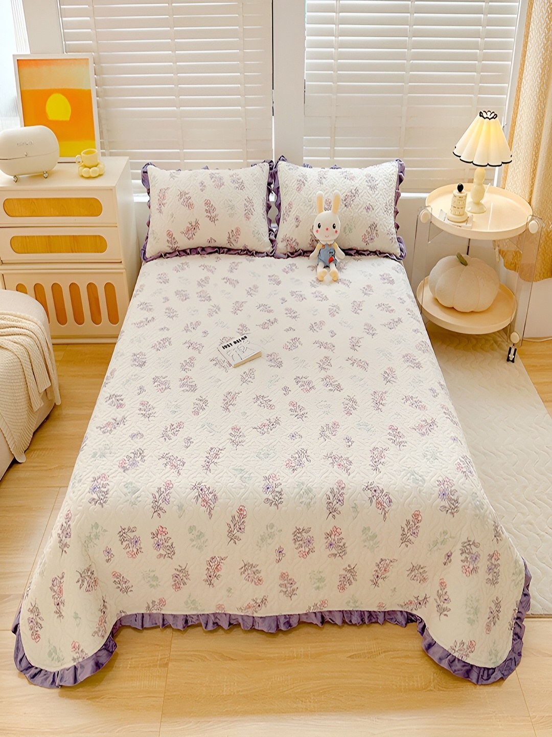 

JC HOME White & Purple Printed 162 TC Double Queen Bed Cover With 2 Pillow Covers