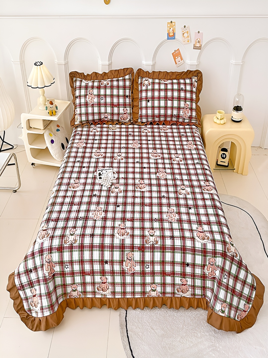 

JC HOME White & Brown Checked 162 TC Double Queen Bed Cover With 2 Pillow Covers