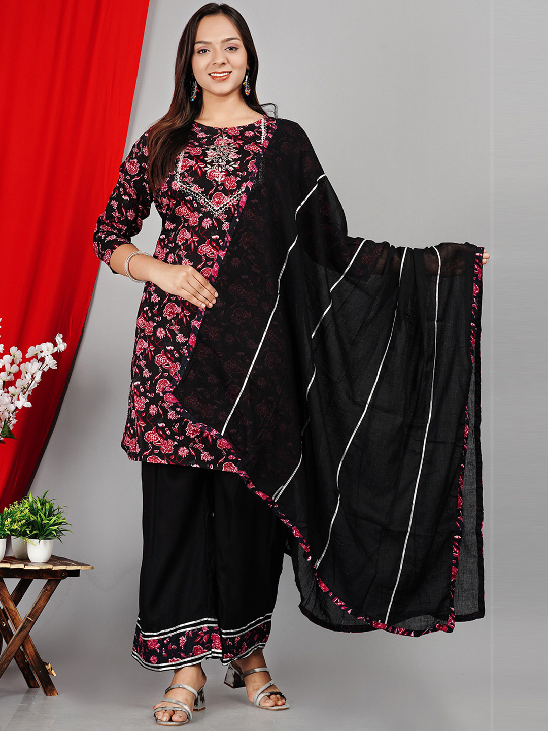 

SK2 Fashion Floral Printed Notch Neck Straight Kurta With Palazzos & Dupatta, Black