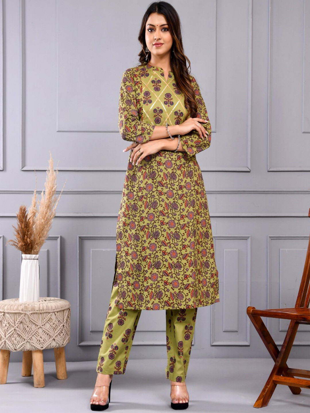 

Aspriya Floral Printed Mandarin Collar Pure Cotton Kurta With Trousers, Green