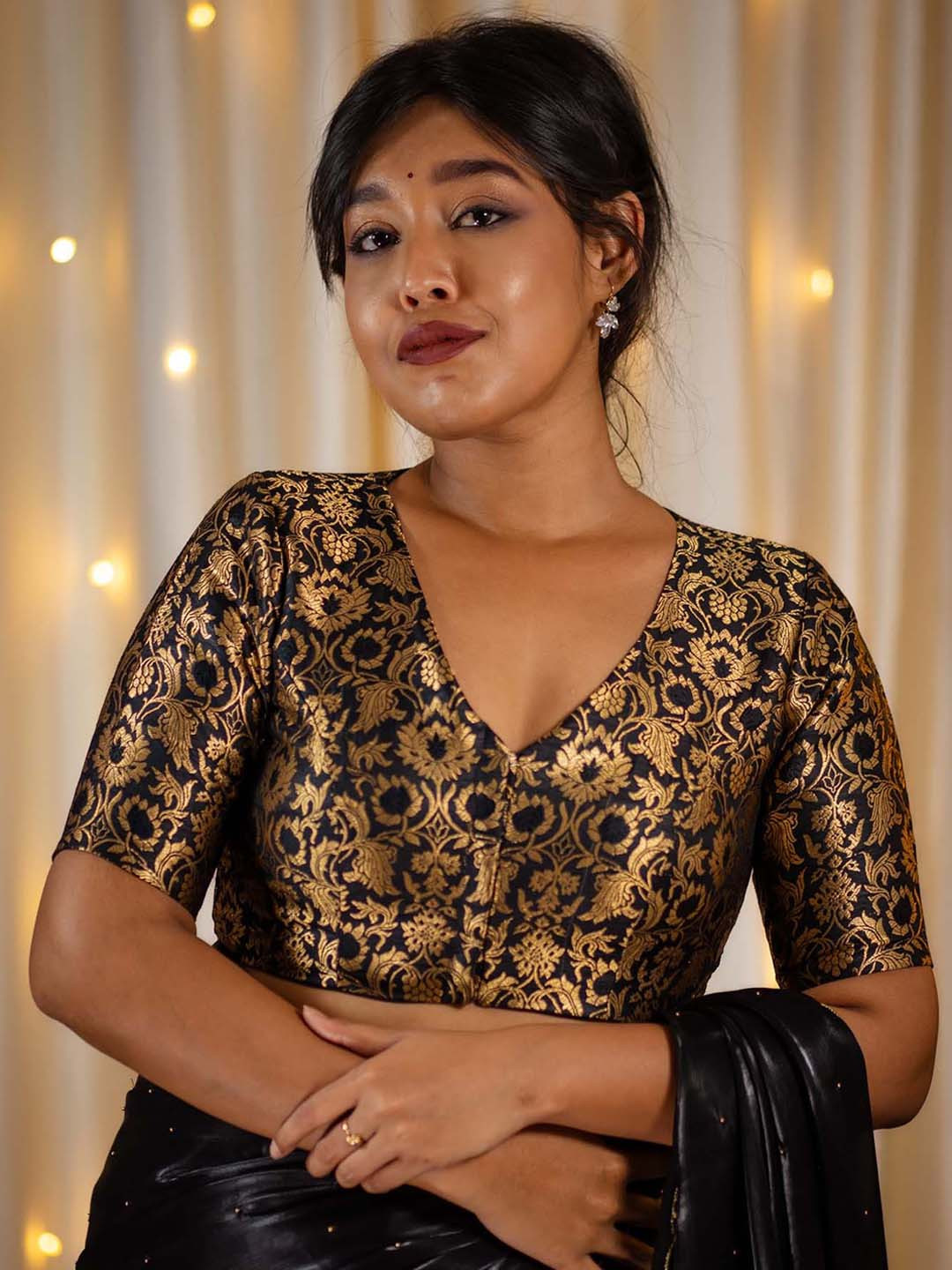 

I LOVE SAREES Embroidered Saree Blouse, Black