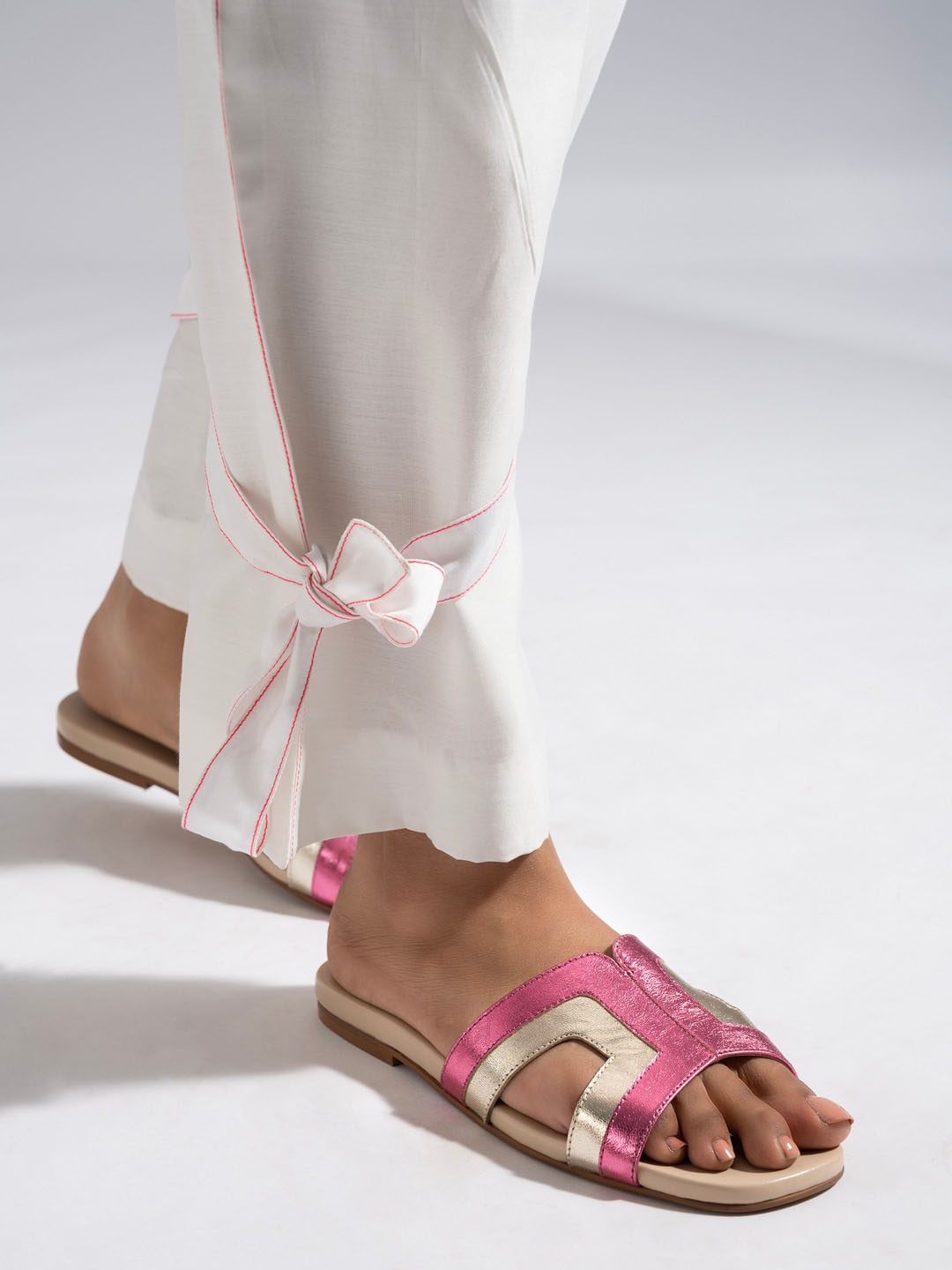 

MIORAH Colourblocked Leather Open Toe Flats, Pink