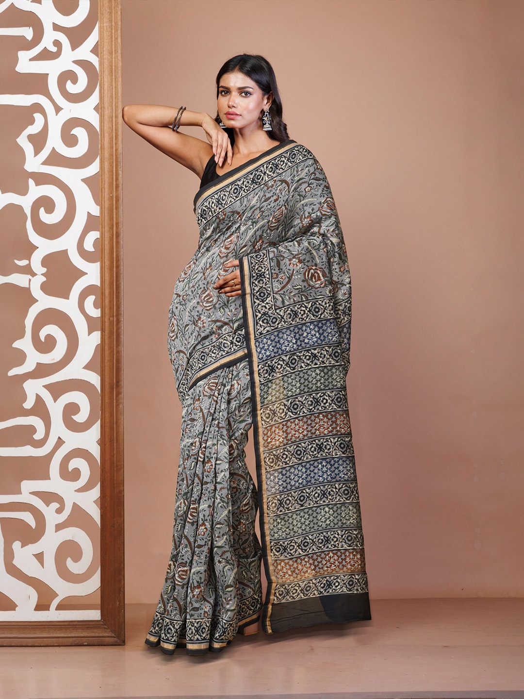 

Unnati Silks Ethnic Motifs Silk Cotton Handloom Chanderi Saree, Grey