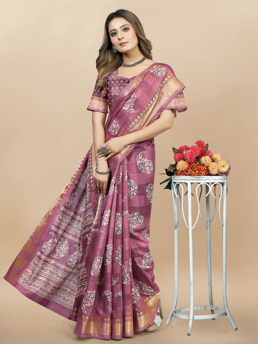 

Mitera Paisley Zari Jamdani Saree, Pink