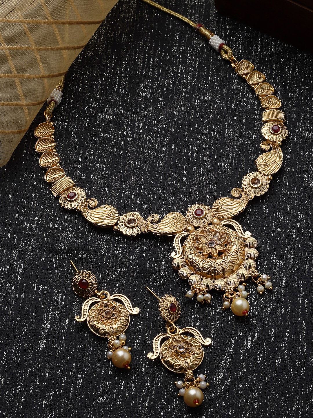 

Sukkhi Gold-Plated Stones Studded & Beaded Jewellery Set