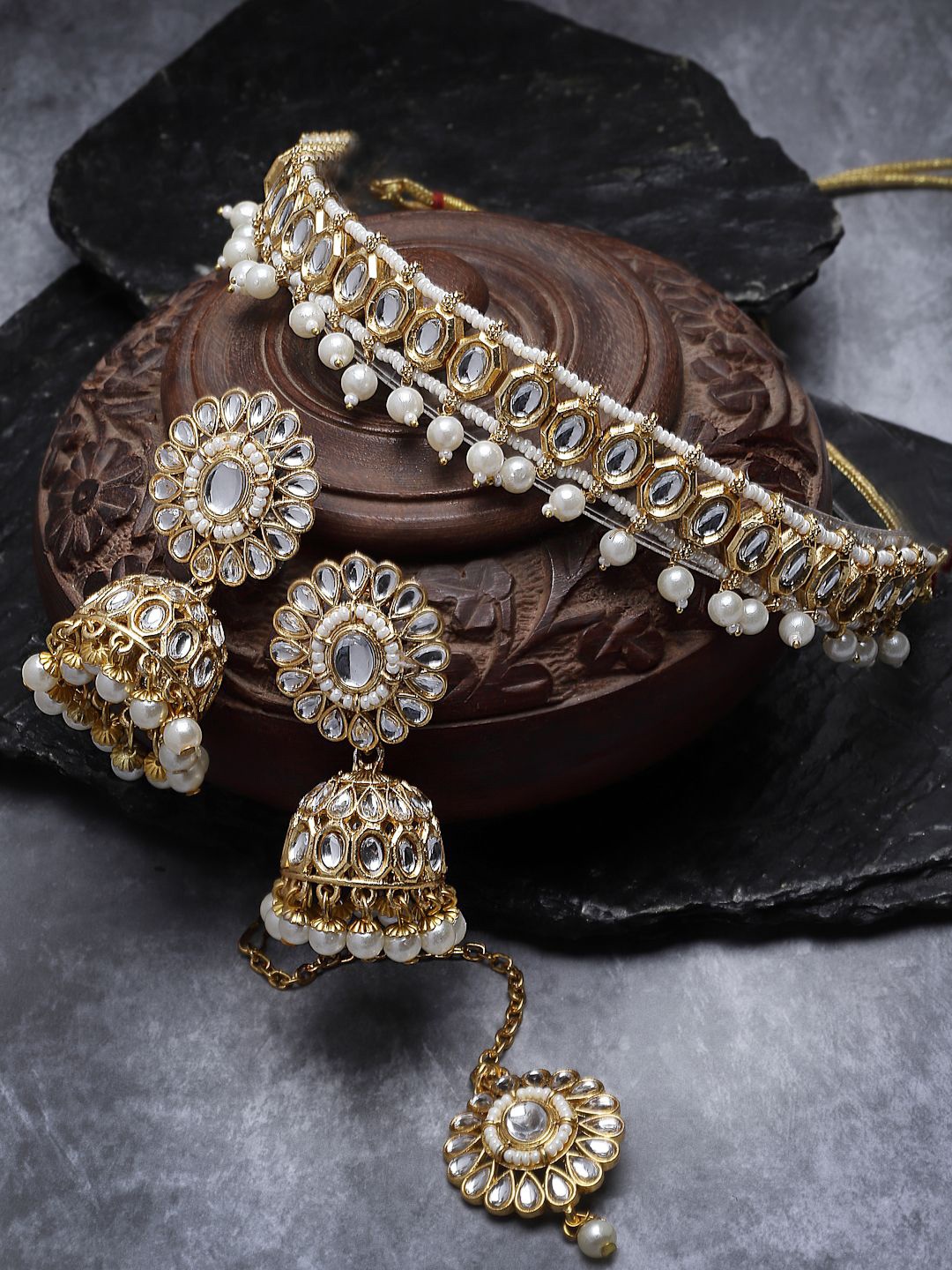 

Sukkhi Gold-Plated Kundan Stones Studded & Beaded Jewellery Set