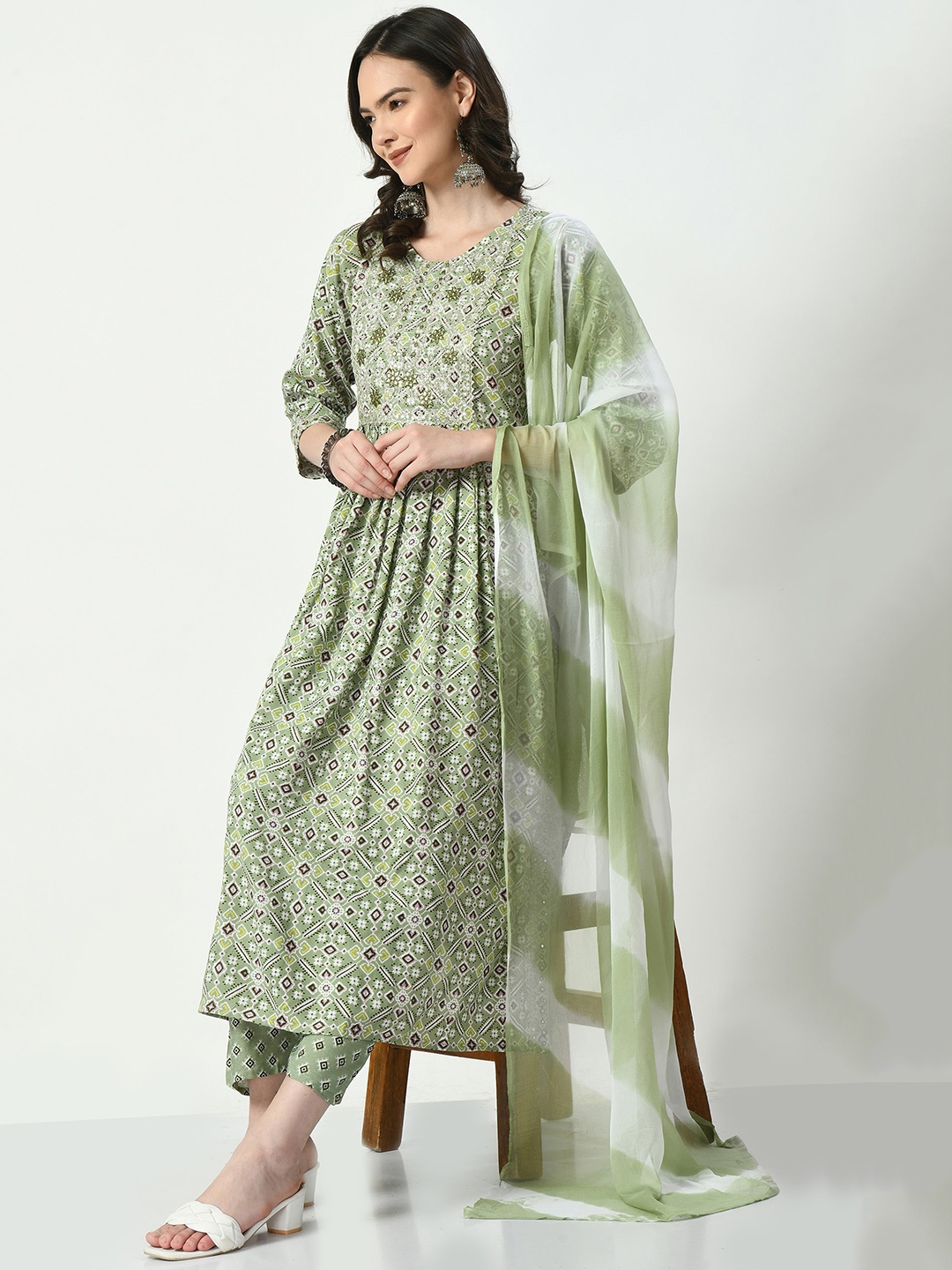 

AnjuShree Choice Ethnic Motifs Embroidered Round Neck Kurta with Harem Pants & Dupatta, Green