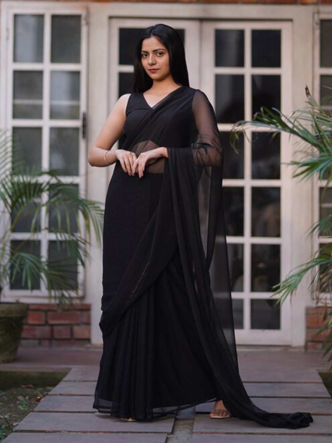 

DiraByDimple Pure Chiffon Solid Saree, Black