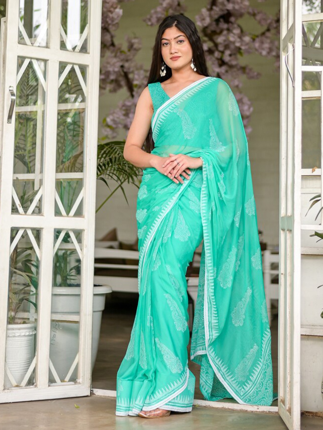 

DiraByDimple Paisley Embroidered Pure Chiffon Saree, Sea green