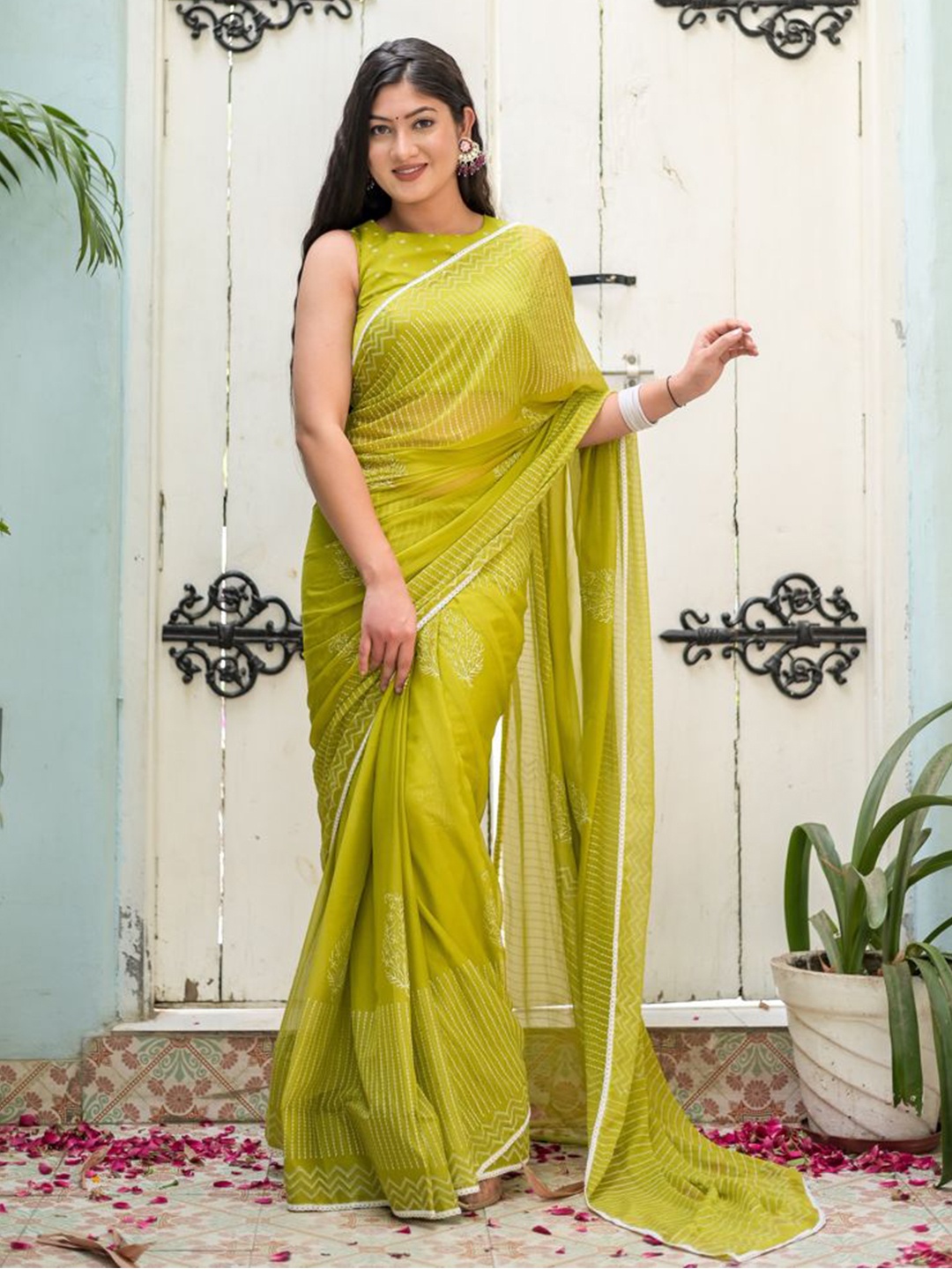 

DiraByDimple Floral Pure Chiffon Block Print Saree, Green