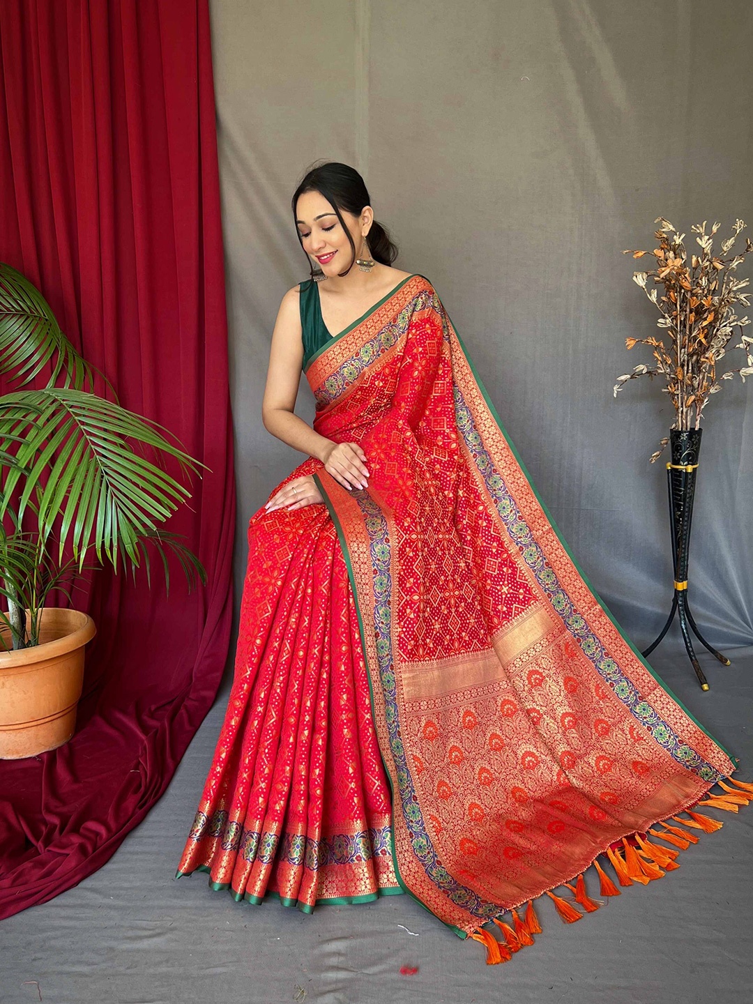 

DEVATITHI Woven Design Zari Silk Blend Patola Saree, Red
