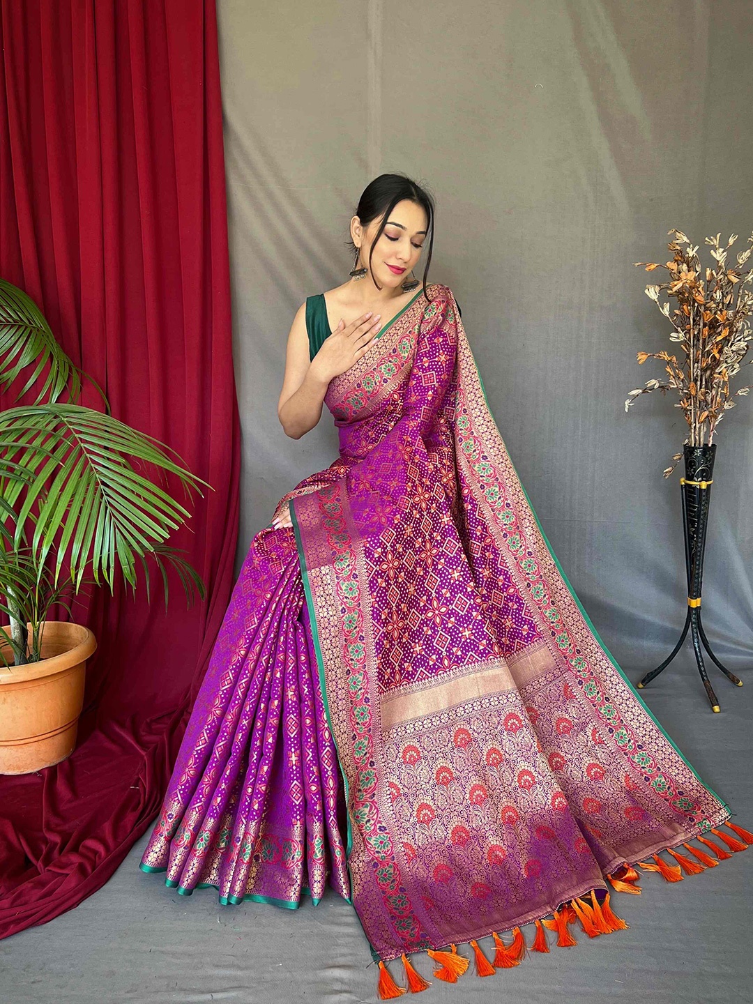 

DEVATITHI Ethnic Motifs Zari Silk Blend Patola Saree, Purple