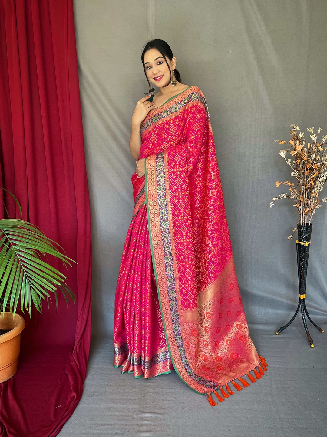 

DEVATITHI Ethnic Motifs Zari Silk Blend Patola Saree With Blouse Piece, Pink