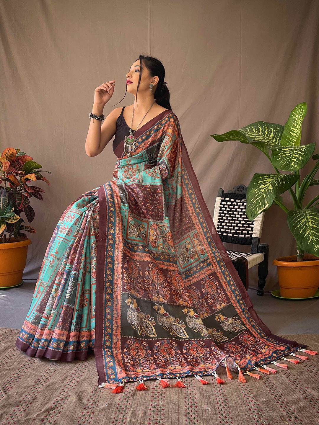 

DEVATITHI Kalamkari Print Saree, Navy blue