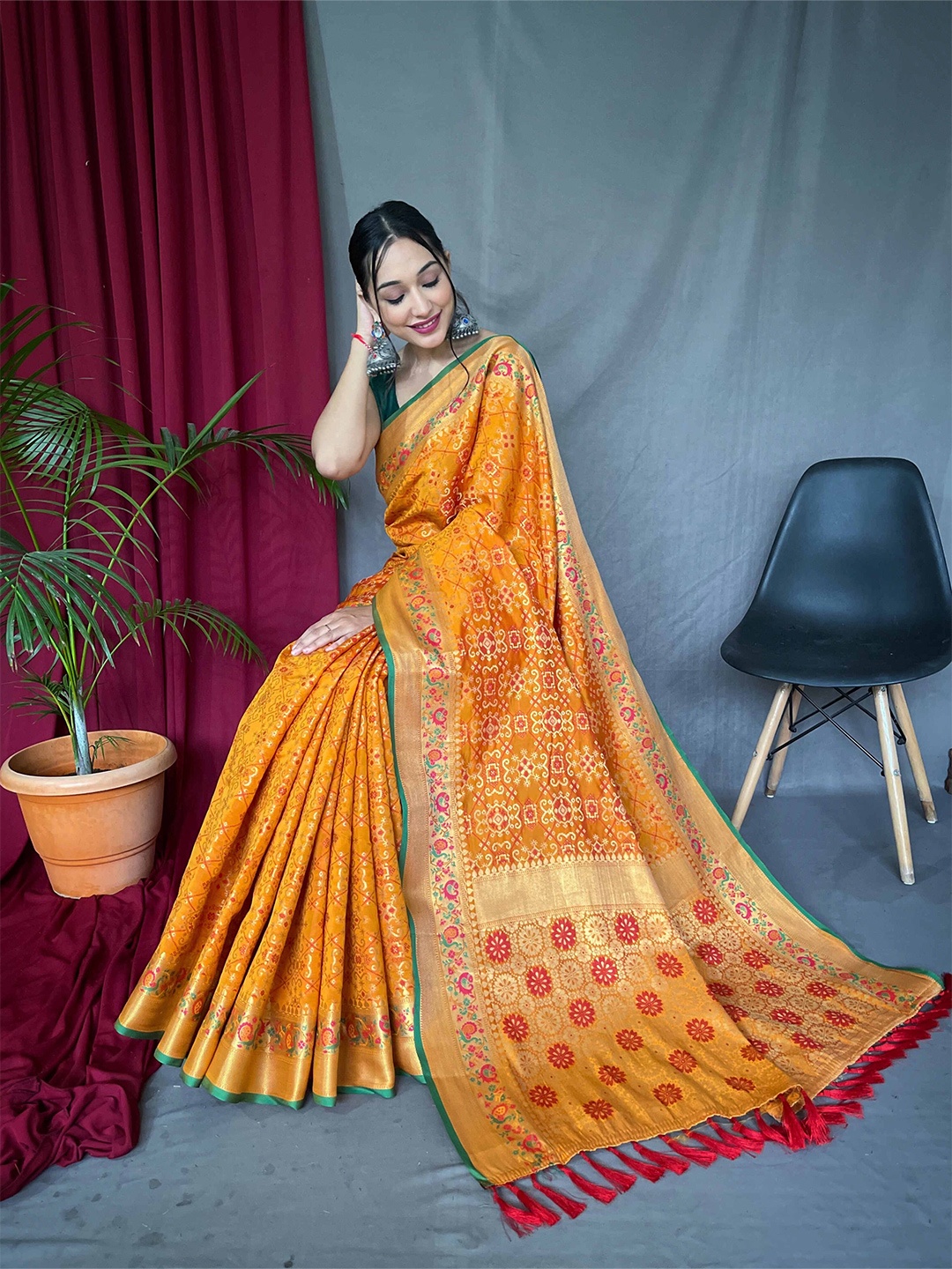 

DEVATITHI Ethnic Motifs Zari Silk Blend Patola Saree, Yellow