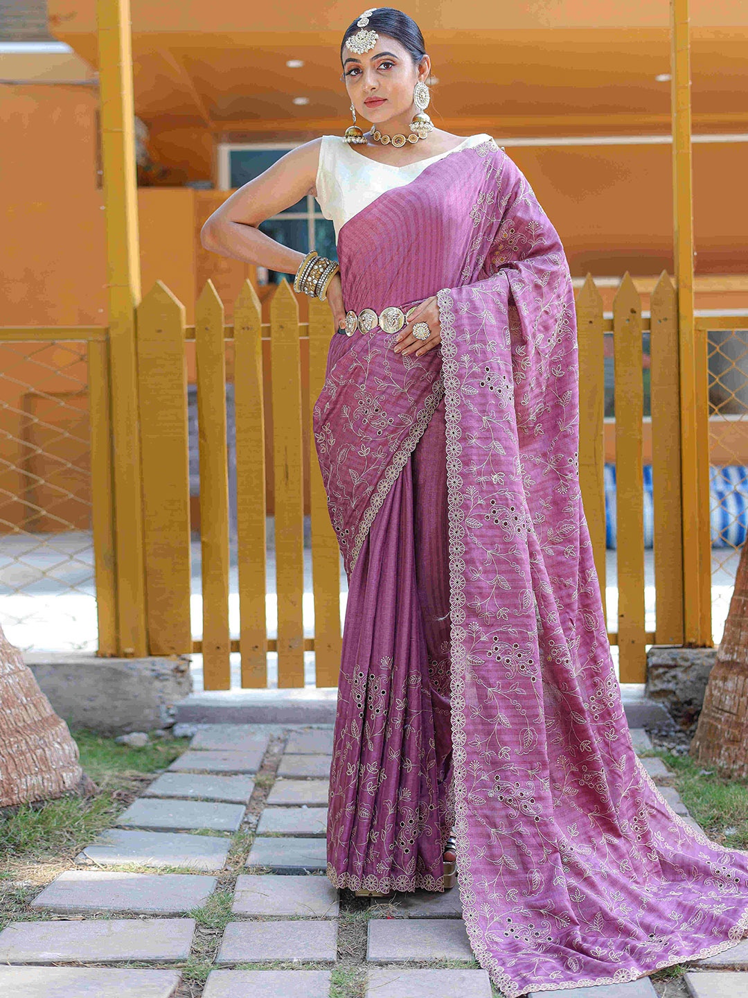 

DEVATITHI Floral Beads and Stones Pure Silk Saree With Blouse Piece, Lavender