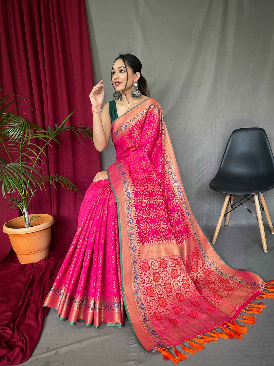 

DEVATITHI Woven Design Zari Silk Blend Patola Saree, Pink