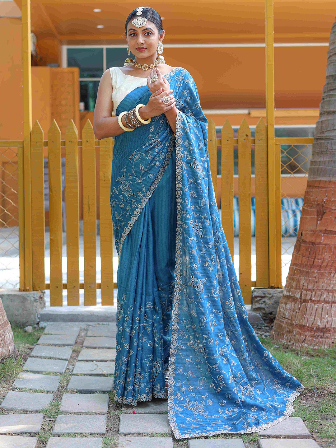 

DEVATITHI Floral Beads and Stones Pure Silk Saree, Blue