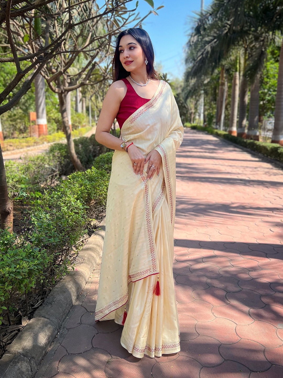 

Chandbaali Embellished Beads and Stones Art Silk Saree, Yellow