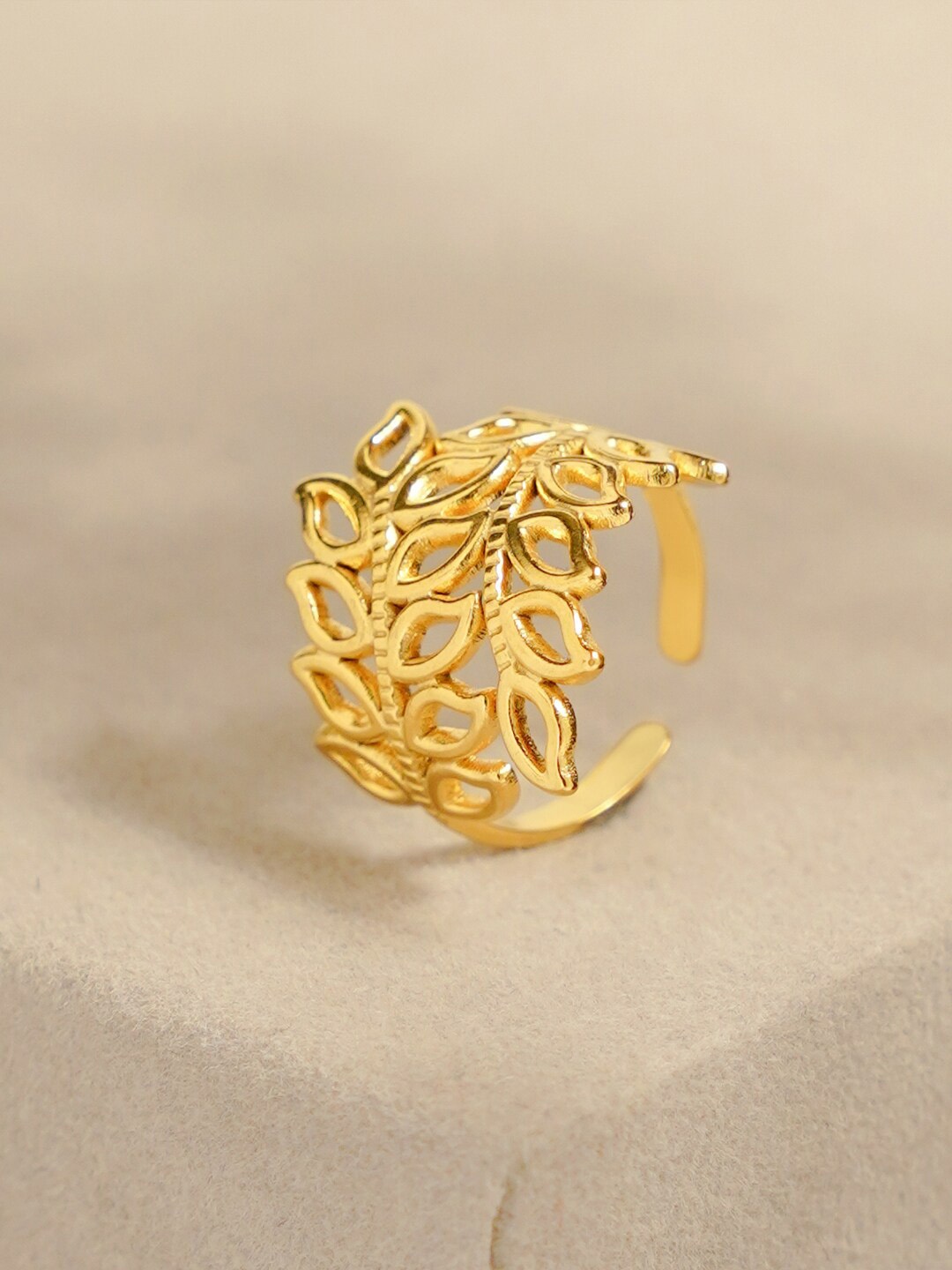 

SWASHAA Women18K Gold Plated Finger Ring