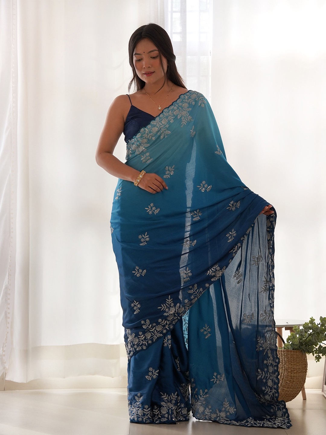

Chandbaali Floral Sequinned Silk Blend Saree, Blue