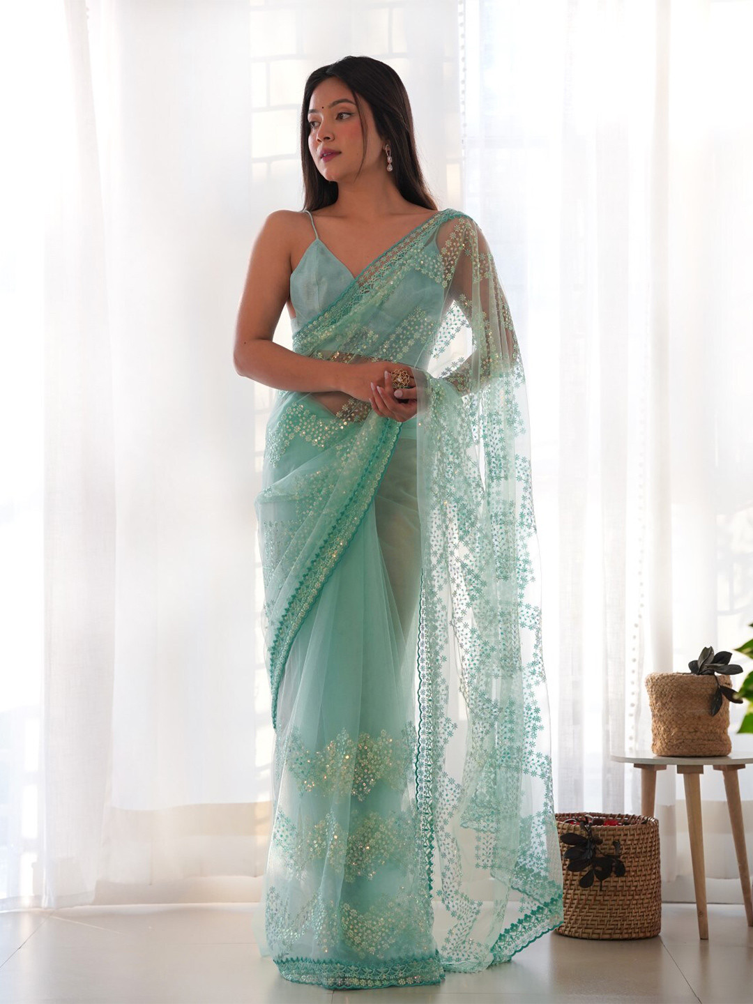 

Chandbaali Floral Sequinned Net Saree, Blue