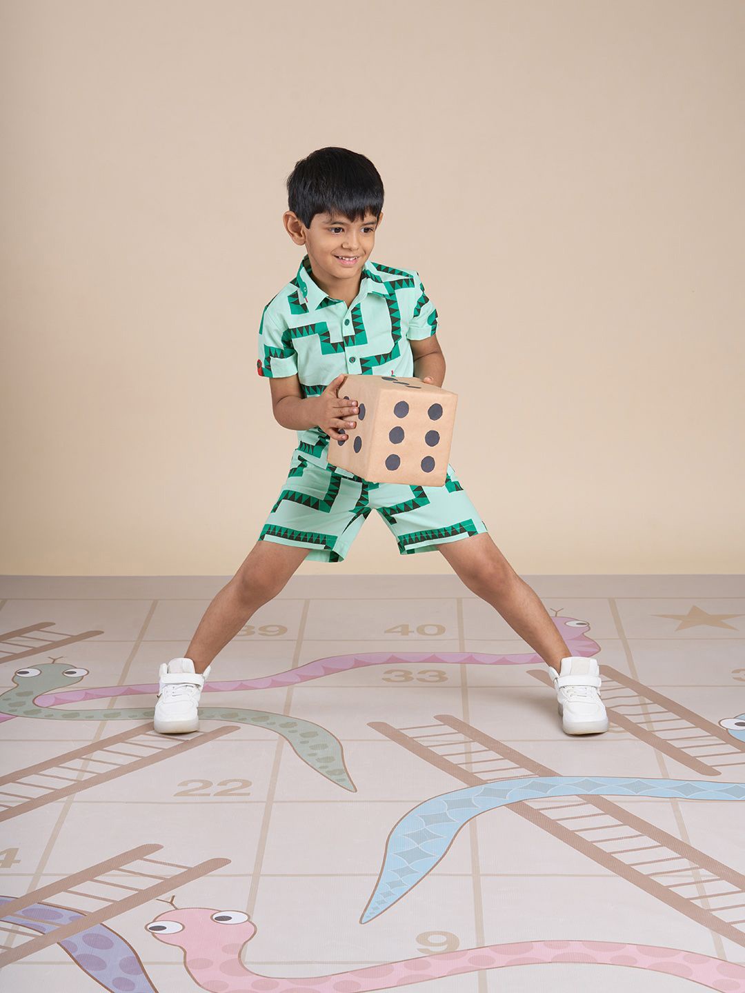 

LIL DRAMA Boys Spread Collar Short Sleeves Printed Shirt with Shorts, Green