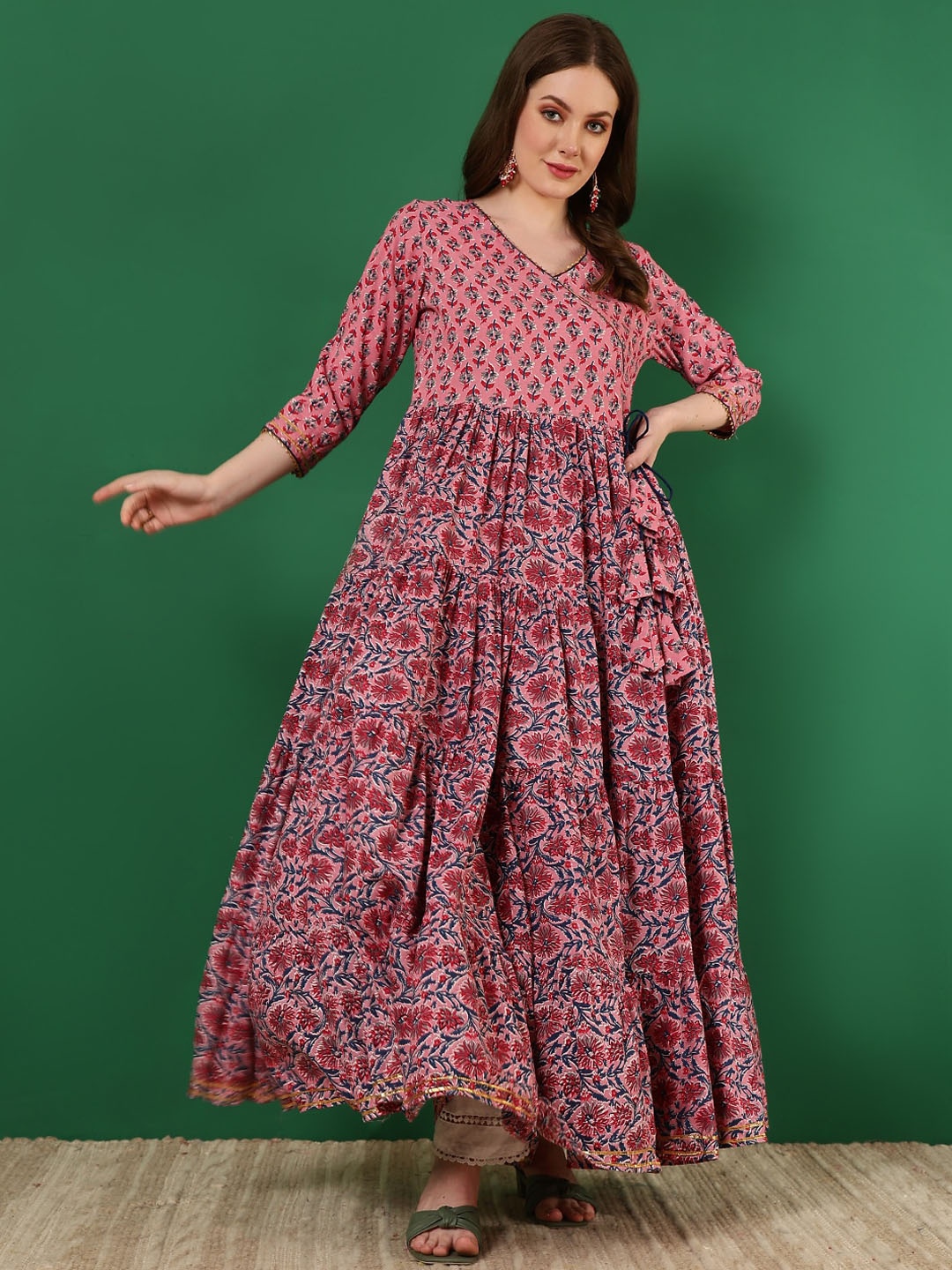 

GLAM ROOTS Ethnic Motifs Printed Flared V-Neck Anarkali Kurta, Pink