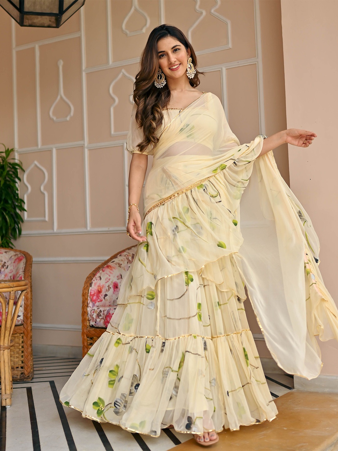 

Bunaai Floral Gotta Patti Poly Chiffon Ready to Wear Saree, Cream
