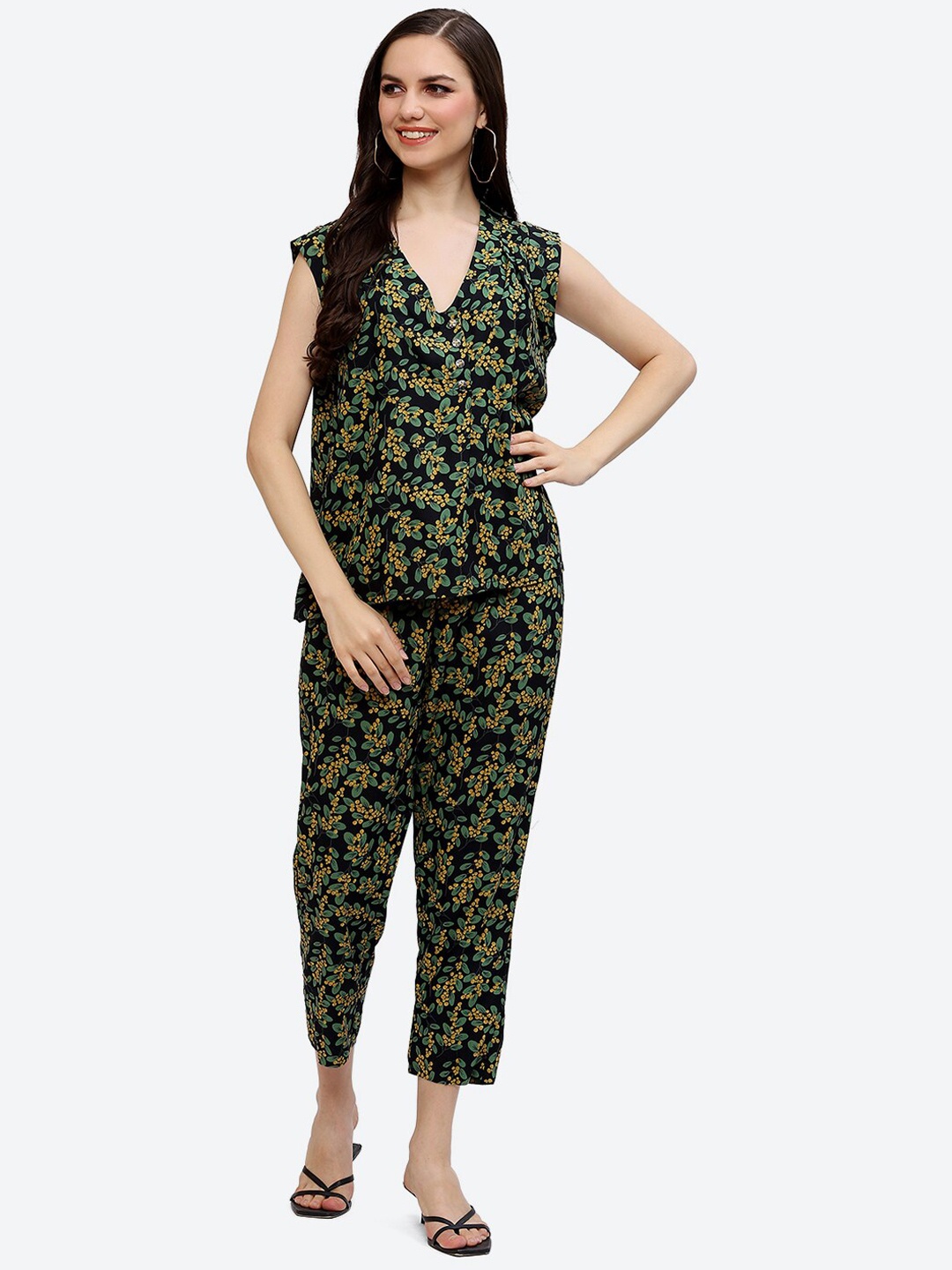 

Baawri Floral Printed V-Neck Top & Trousers Co-Ords, Green